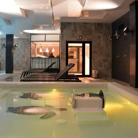 Ferienwohnung In Plaa Wschodnia Gemeinschaftlichem Indoorpool Kołobrzeg